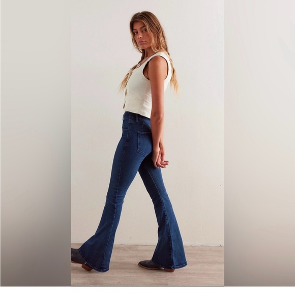 NWT Free People Infinite Curvy Flare Jean - Picture 9 of 10